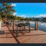 Waterfront Canal View Stylish Brand New Chic 2Bed 2Bath