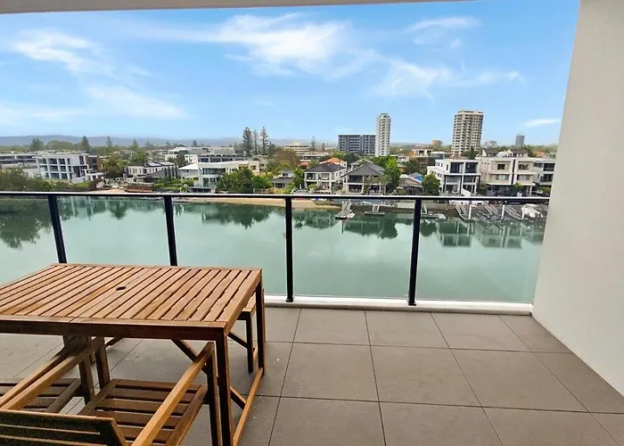 Waterfront Canal View Stylish Brand New Chic 2Bed 2Bath