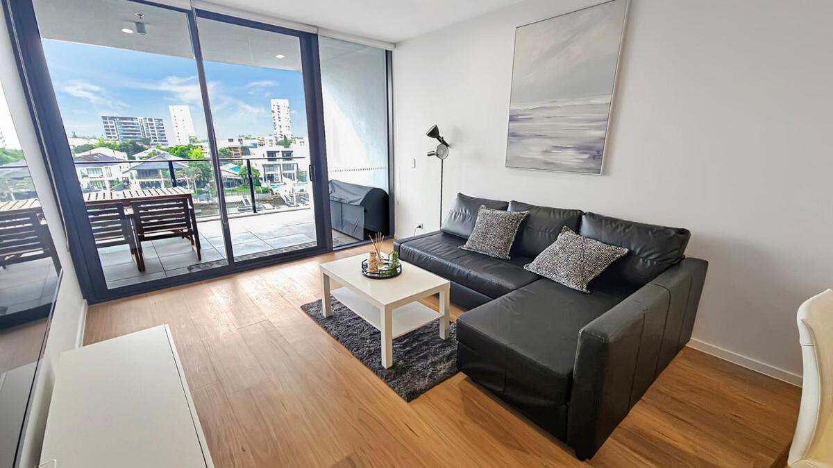 Waterfront Canal View Stylish Brand New Chic 2bed 2bath Gold Coast