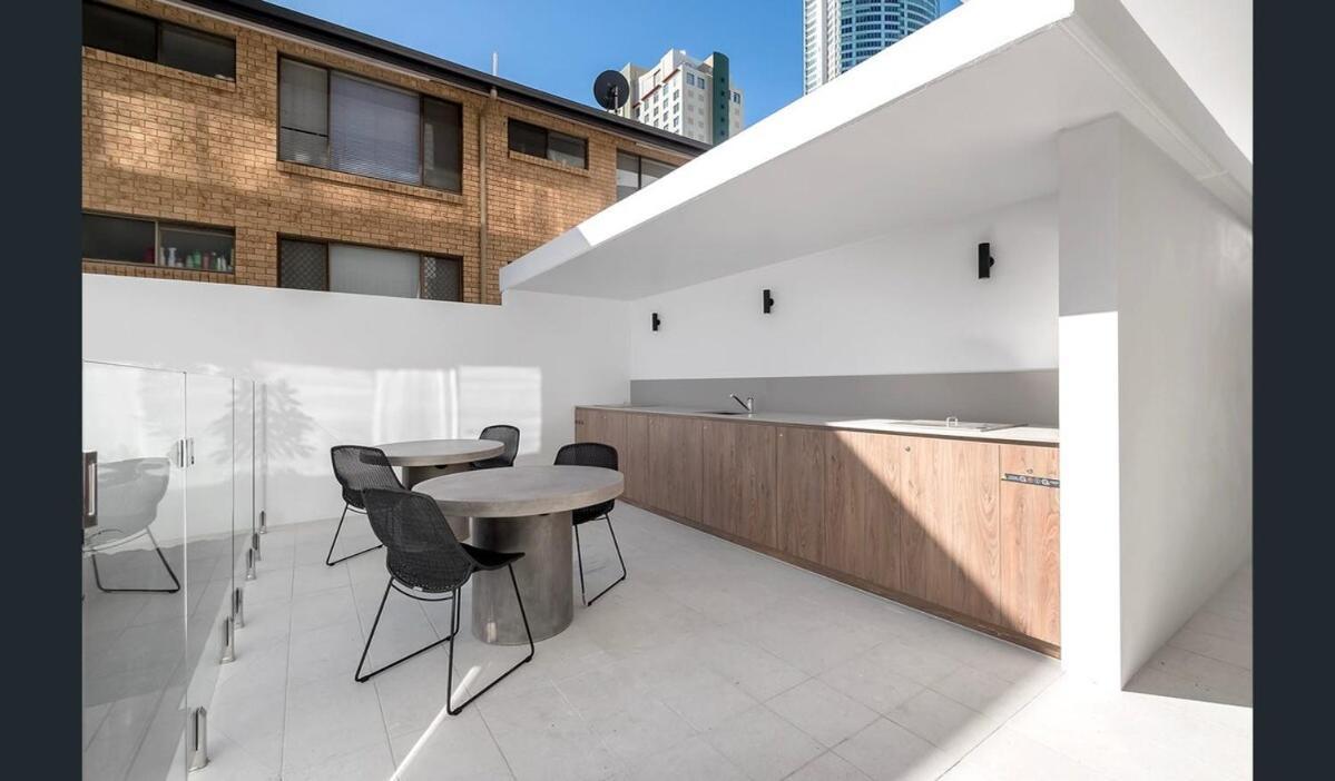 Waterfront Canal View Stylish Brand New Chic 2bed 2bath Apartment