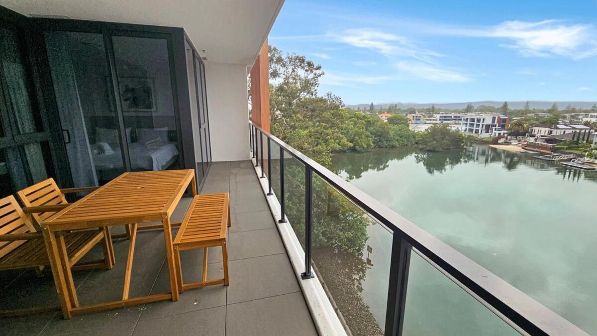 Waterfront Canal View Stylish Brand New Chic 2bed 2bath Gold Coast