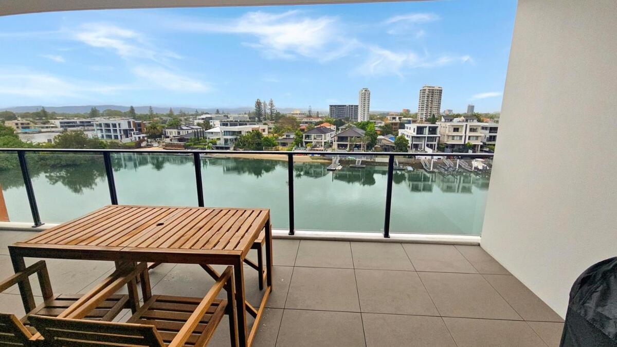 Waterfront Canal View Stylish Brand New Chic 2bed 2bath *
